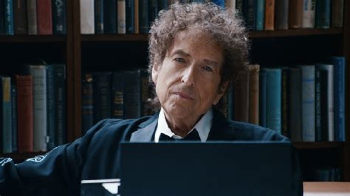 How tall is Bob Dylan