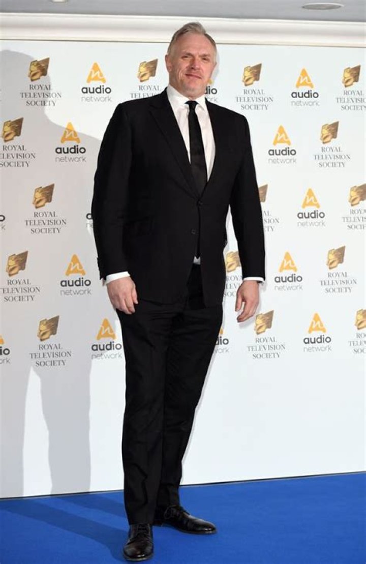 How tall is Greg Davies