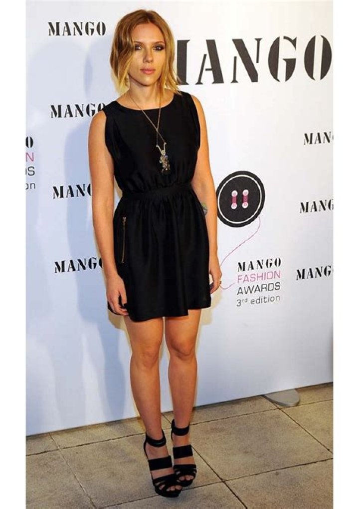 How tall is Scarlett Johansson
