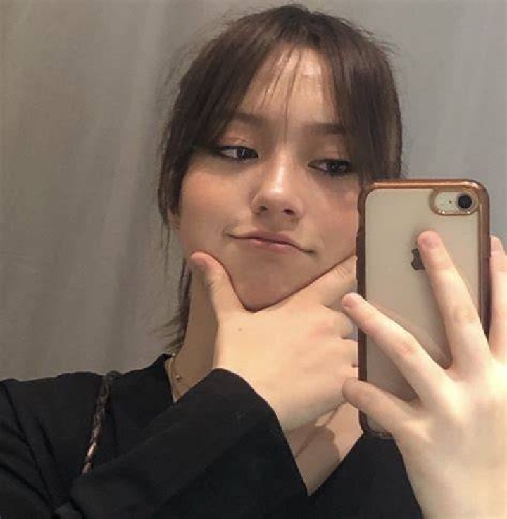 Liz mirror selfie