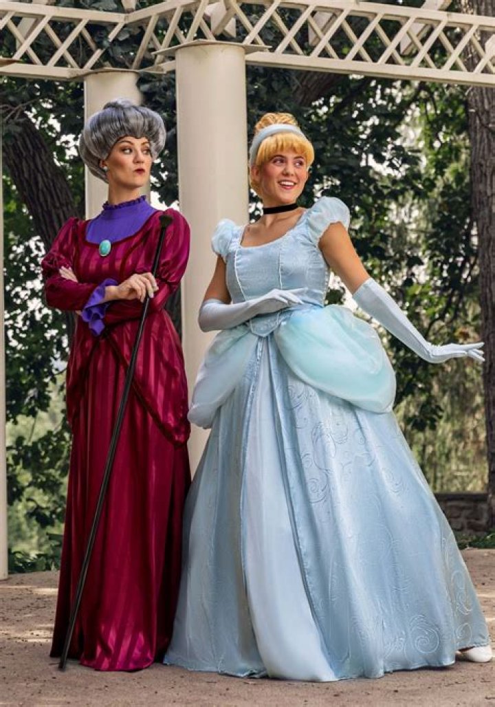 REPORTSelena Gomez Disses Miley Cyrus’ Cinderella Halloween Costume